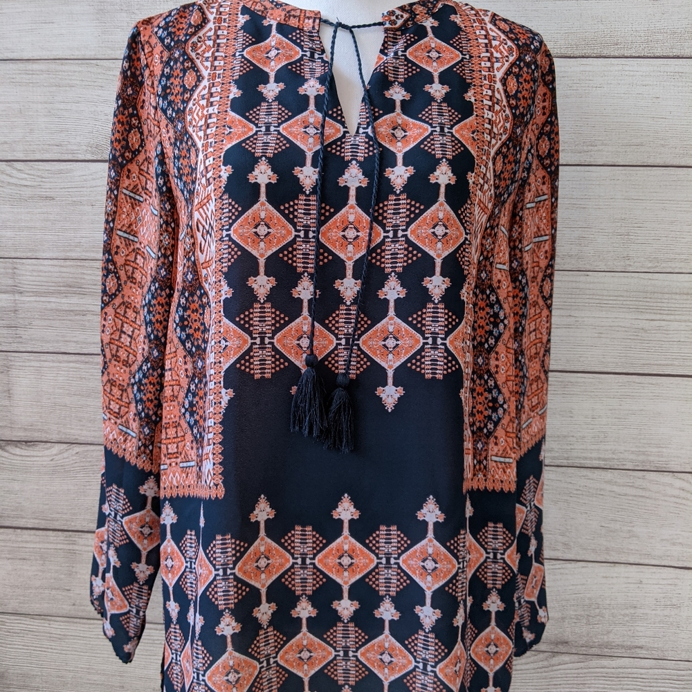 Violet+Claire Top, size large, Blue and orange